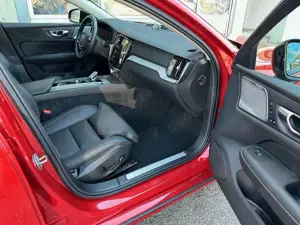 Volvo S60 B5 Ultimate Dark AWD-BW-360°-Massage-Nappa Bild 4