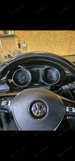 Volkswagen Touran 2.0 TDI SCR (BlueMotion Technology) Highline Bild 2