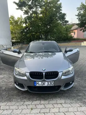 BMW 330 330i M PAKET VOLLAUSTT. Facelift xDrive TÜV NEU