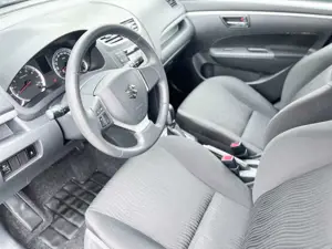 Suzuki Swift Club Automatik Scheckheftgepfl. 21000km ! Bild 3