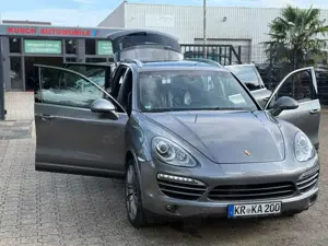 Porsche Cayenne 3.0 TDI 320 Ps Bi-Xenon Leder Navi 22 Zoll Panoram Bild 2