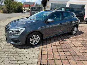 Renault Megane IV Lim. 5-trg. Life mit Allwetterreifen