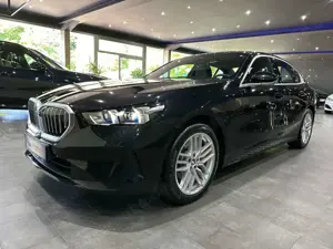 BMW 520 d / HEAD-UP /LEDER /KAMERA/ Sitzklima/ 1.HAND