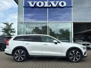 Volvo V60 Cross Country B5 Ultimate Bright AWD Bild 3