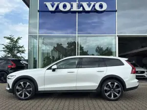 Volvo V60 Cross Country B5 Ultimate Bright AWD Bild 2