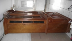 gut erhaltene Vitrine Bild 3