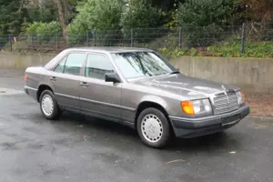 Mercedes-Benz E 260 Autom, Klima, Schiebed. viele Rechnungen