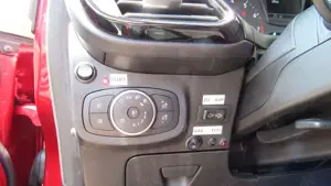 Ford Fiesta 1,0 74kW Titanium Automatik*Behindertenge Bild 4