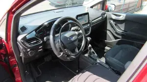 Ford Fiesta 1,0 74kW Titanium Automatik*Behindertenge Bild 3