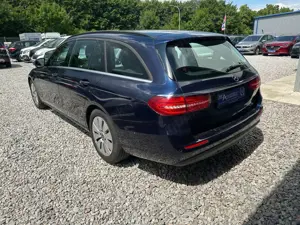 Mercedes-Benz E 220 E 220 d (213.204) NAVI LED AUT KAM PDC SITZHEIZUNG Bild 3