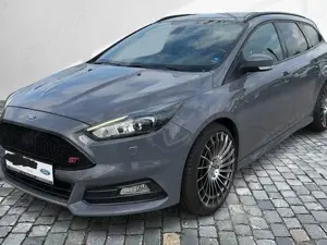 Ford Focus Focus Turnier Turnier 2.0 EcoBoost ST mit Leder-Sp