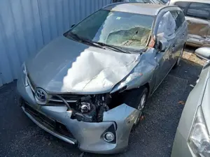 Toyota Auris Touring Sports Life+