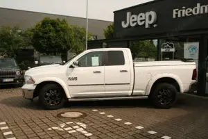 Dodge RAM 1500 Laramie Quad Cab 5,7 V8 Hemi Bild 2