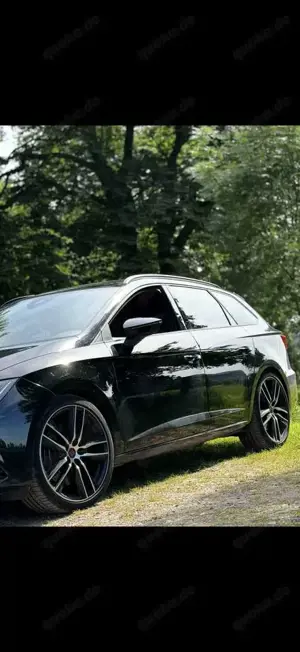 SEAT Leon ST 2.0 TSI StartStop 4Drive DSG Cupra 300 Bild 2