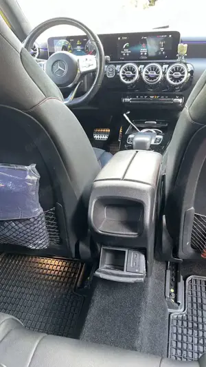 Mercedes-Benz A 250 7G-DCT AMG Line Bild 2