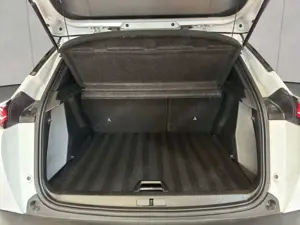 Peugeot 2008 BlueHDi 130 EAT8 GT Bild 4