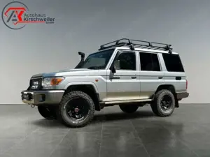 Toyota Land Cruiser GRJ 76 LX