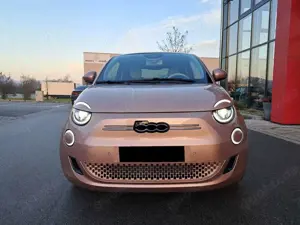 Fiat 500e La Prima, Garantie bis 12/2026, 8-fach bereift Bild 3