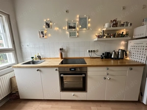 Küchenzeile mit Spüle, Umluftherd und Cerankochfeld