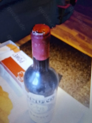 Verkaufe eine Weinflasche. 