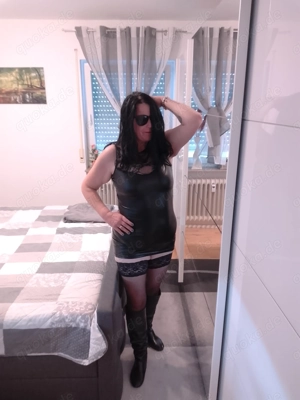 Ich bin Luna eine geile, reife Frau aus der Nähe von Böblingen. Kommst mich besuchen?