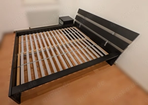IKEA Malm Bett 160cmx200cm - inkl. 2 Lattenroste und 1 Nachttisch