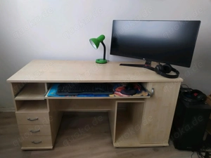 Schreibtisch 142 breit, 62 tief, 73 hoch