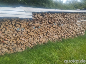 Sehr trockenes Brennholz Kaminholz Bild 4