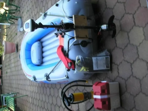 Schlauchboot mit E-Motor + Zubehör ( war nur einmal im Wasser)