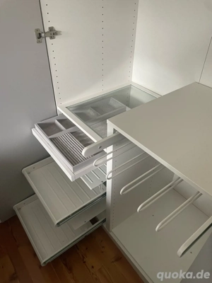 Kleiderschrank mit viel Stauraum Bild 2 Kleiderschrank mit viel Stauraum Bild 2