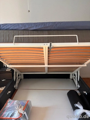 Bett mit Bettkasten und Matratze