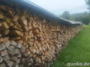 Sehr trockenes Brennholz Kaminholz Bild 2