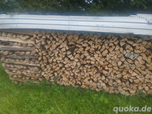 Sehr trockenes Brennholz Kaminholz Bild 5