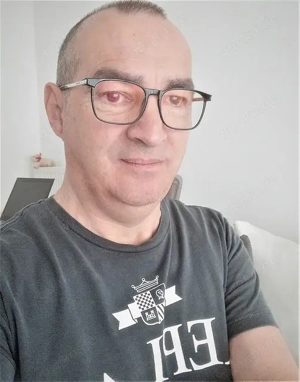 Er 55 zig sucht Frauen 21_39 Jahre jung für eine Sex_Freundschaft.