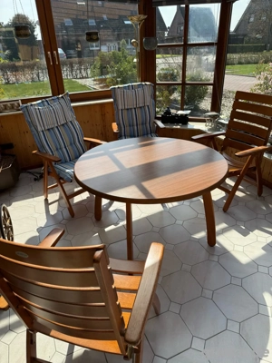 Terassenmöbel mit 4 Stühlen