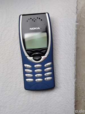 Nokia 8210