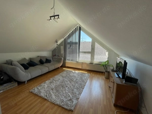 Vollmöblierte 2,5-Zimmer-Dachwohnung mit Ausblick und Top-Ausstattung in Rietheim