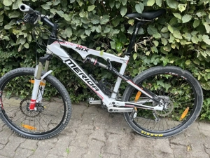Mountainbike Merida vollgefedert