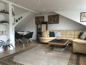 Stilvolle DG-Wohnung mit gehobener Innenausstattung & Einbauküche in Stuttgart