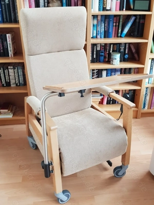 Seniorensessel mit Aufstehhilfe