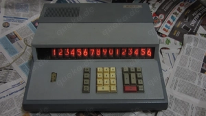 Antiker großer Tischrechner aus den 70er Jahren "Iskra 121"