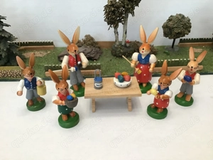 Erzgebirge, ESCO, seltene Hasenfamilie beim Eier-Bemalen Osterschmuck