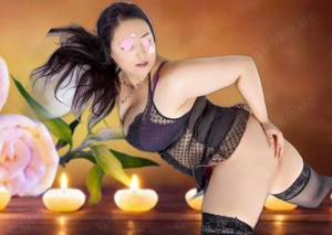 BERÜHRUNG, DIE VERBINDET    Ber  massage mit einem heißen molligen Baby Berlin