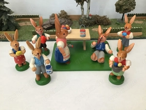 Erzgebirge  Expertic Esco Familie beim Eiermalen Osterschmuck