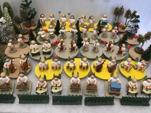 Wendt & Kühn verschiedene guterhaltene Engel paarweise abzugeben. Erzgebirge