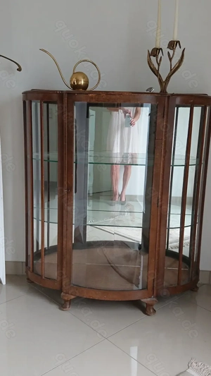 Sehr elegante antike Vitrine   schlicht, zeitlos & ein besonderes Accessoire