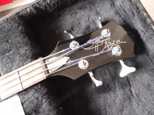 Gene Simmons Axe Bass SIGNED Bild 3