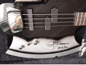 Gene Simmons Axe Bass SIGNED Bild 2