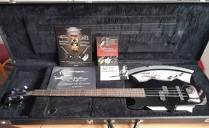 Gene Simmons Axe Bass SIGNED Bild 4