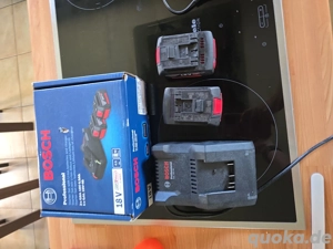 Bosch Prof. Akkuladegerät inkl. 2 18V Akkus